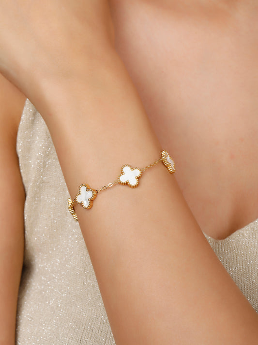 Van-Cliff White Floral bracelet
